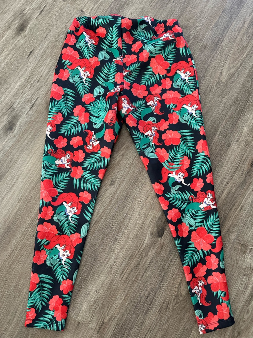 Torrid size 00 Disney Black Leggings  Red & Green Floral Accent little Mermaid